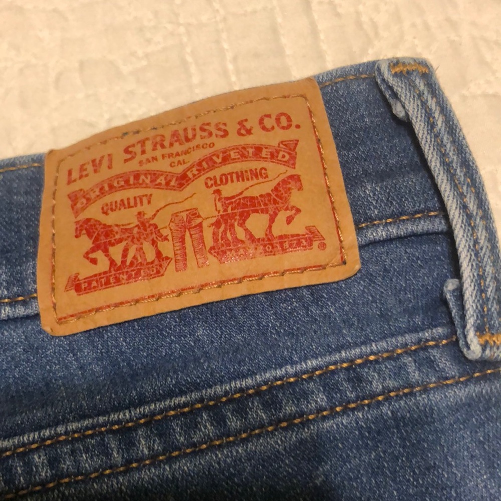 Size 33 Levi’s shorts bermuda for men